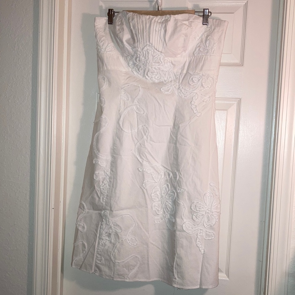 White House Black Market, Dress size 14, White with design.
